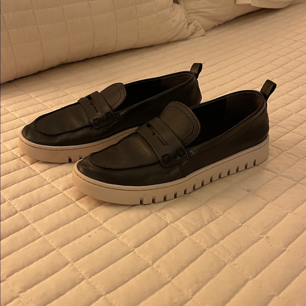 Black Vionic “Uptown Loafer”, Leather with White/grey Soles